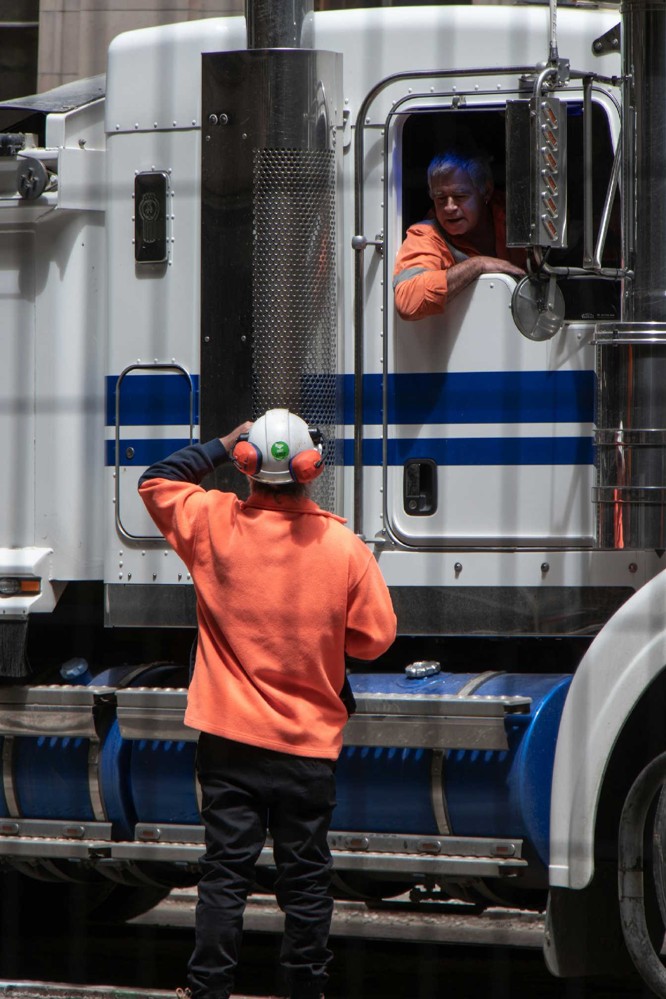 Peralatan keselamatan logistik