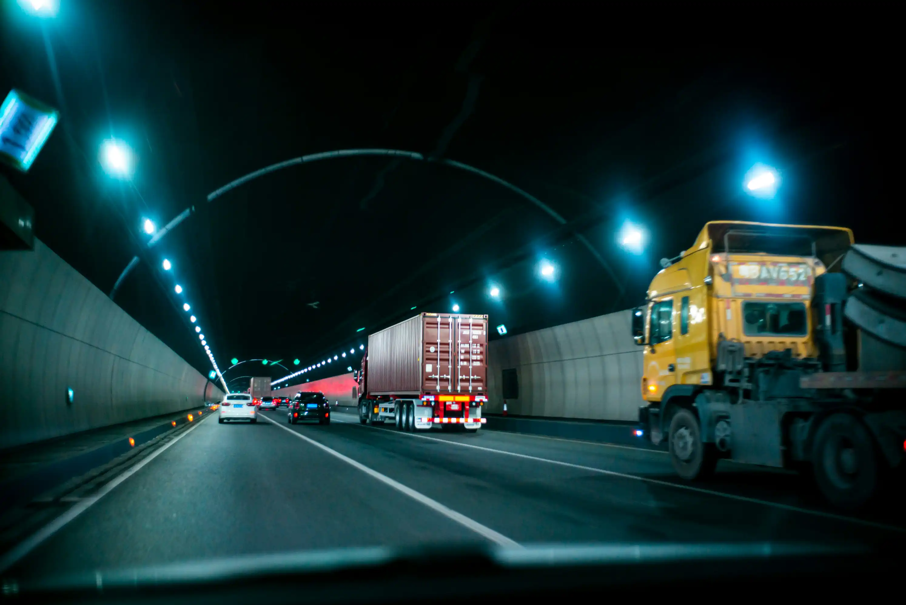Tumpukan container untuk portofolio proyek logistik